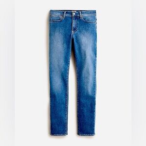 Classic J.Crew fit a timeless slim-straight leg. Perfect for smart-casual looks.